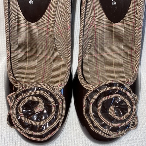 Mia Bloom Woman’s Slip On Shoes Round Toe Floral Block Heels Brown Size 6 M - Picture 4 of 12